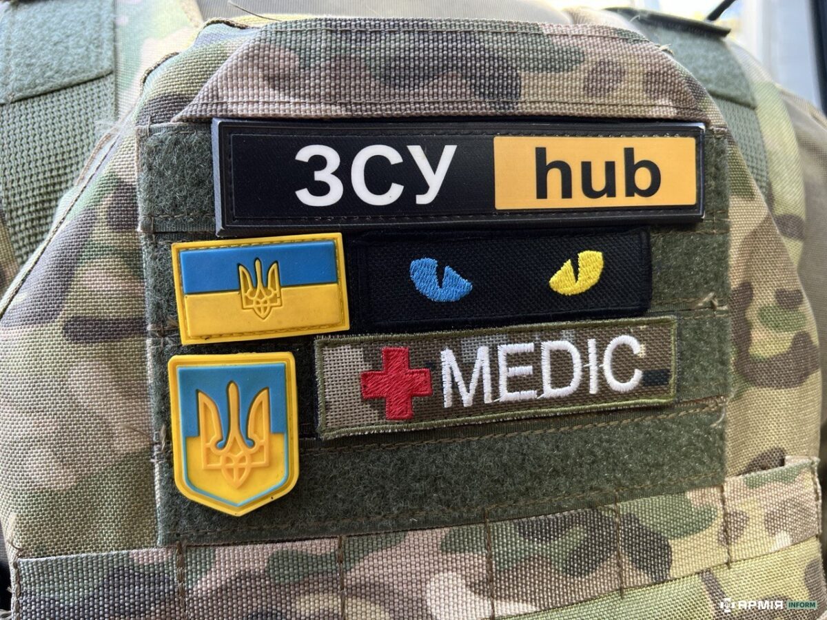 Уряд підвищує зарплати медикам у зоні бойових дій