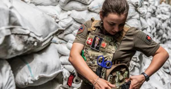Чи обов'язковий військовий облік жінок-медиків із 1 жовтня: експерти дали роз'яснення