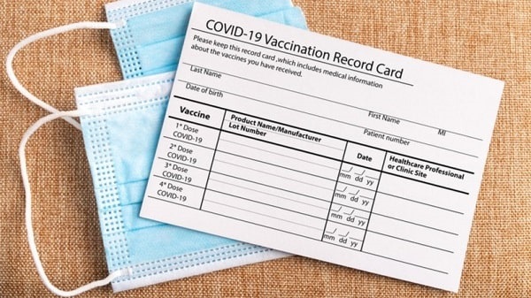 МОЗ пояснило різницю між ковідним сертифікатом та міжнародним свідоцтвом про вакцинацію