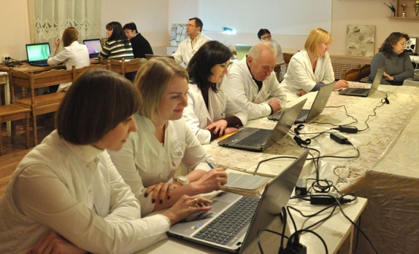 В Украине введут международную сертификацию навыков владения компьютером и будут развивать цифровые компетентности медиков
