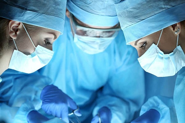 Повышенные требования и новый пакет: НСЗУ анонсировала изменения в хирургии по ПМГ — 2022