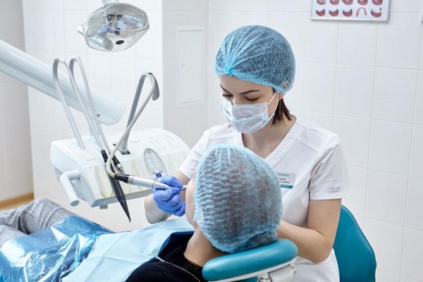 Які стоматологічні послуги можна отримати безплатно: роз’яснення НСЗУ