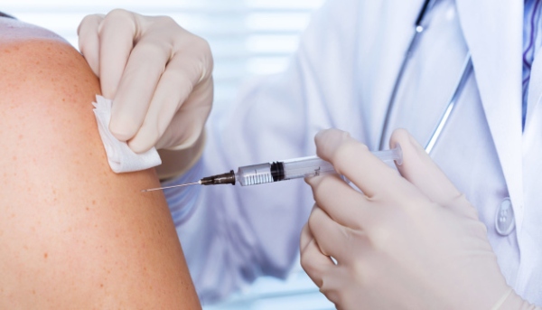 Для кого вакцинация против COVID-19 является обязательной: приказ Минздрава
