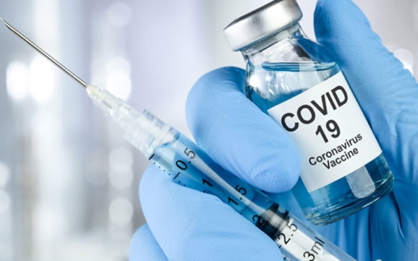Минздрав одобрил дополнительную дозу вакцины против COVID-19, но не для всех
