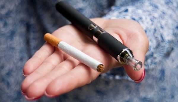 «Антитабачный» закон: ВРУ запретила вкусовые добавки, продажу электронных сигарет детям и курить в помещении