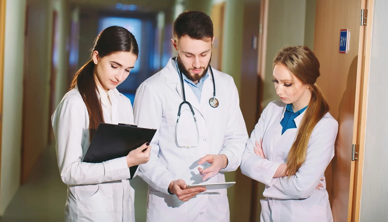 Випускники інтернатури мають до 10 жовтня подати заявку на отримання 200 тис. грн від держави: врахуйте умови