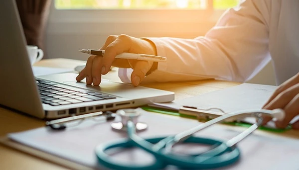 Що змінилося в ліцензійних умовах з медпрактики та внесенні даних до ЕСОЗ: роз’яснення МОЗ МОЗ спростило умови ліцензування медпрактики на період воєнного стану