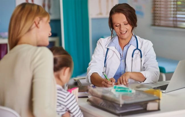 В Україні діє єдина форма медичної довідки для зарахування дитини до закладів освіти всіх рівнів