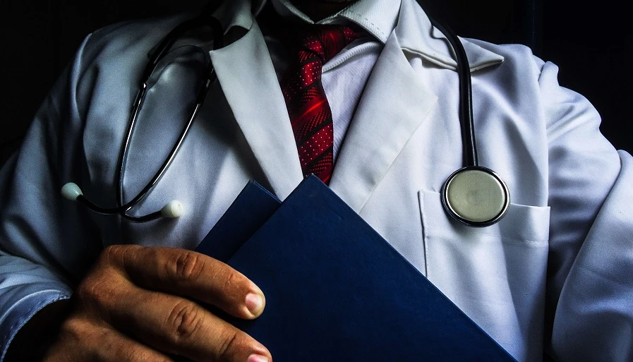 Стало відомо, яка середня зарплата медичних директорів в Україні