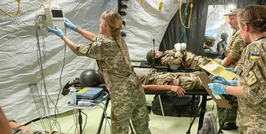 Медиків не призначатимуть на непрофільні посади у війську — Указ Президента