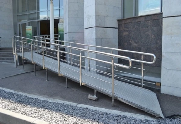 Лише 50% закладів ПМД та 64% спеціалізованих закладів охорони здоров’я доступні для людей з інвалідністю Лише 50% закладів ПМД та 64% спеціалізованих закладів охорони здоров’я доступні для людей з інвалідністю