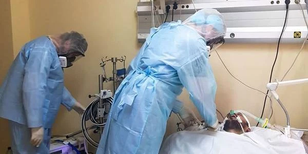 «Эпидемия начинает идти на спад», — Максим Степанов поблагодарил врачей «Эпидемия начинает идти на спад», — Максим Степанов поблагодарил врачей