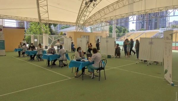 Центри масової вакцинації запрацюють одразу в десяти містах: де саме