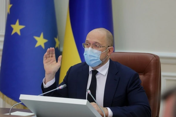 Шмигаль доручив відкрити центри масової вакцинації в кожному райцентрі Шмигаль доручив відкрити центри масової вакцинації в кожному райцентрі