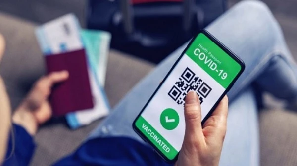 КМУ ухвалив постанову про COVID-сертифікати: як ними користуватися КМУ ухвалив постанову про COVID-сертифікати: як ними користуватися