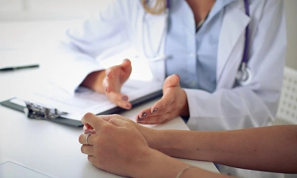 Які послуги первинна ланка меддопомоги надаватиме безплатно2022 року: роз’яснення НСЗУ ЦГЗ надало рекомендації для лікарів щодо лікування внутрішньо переміщених осіб