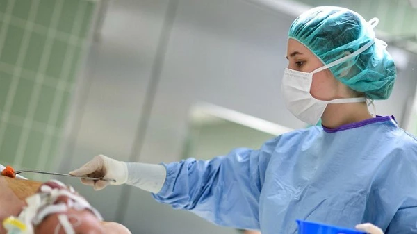 Фельдшери, акушерки і всі-всі-всі: МОЗ пояснило, кому з медпрацівників Фельдшери, акушерки і всі-всі-всі: МОЗ пояснило, кому з медпрацівників