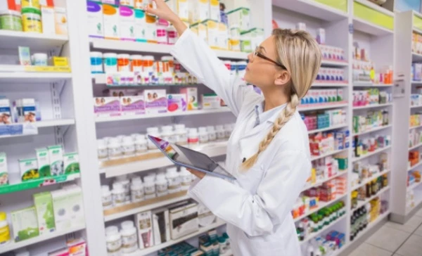 Кабмін поширив гарантії у сфері праці в ЗОЗ на асистентів фармацевтів Кабмін поширив гарантії у сфері праці в ЗОЗ на асистентів фармацевтів